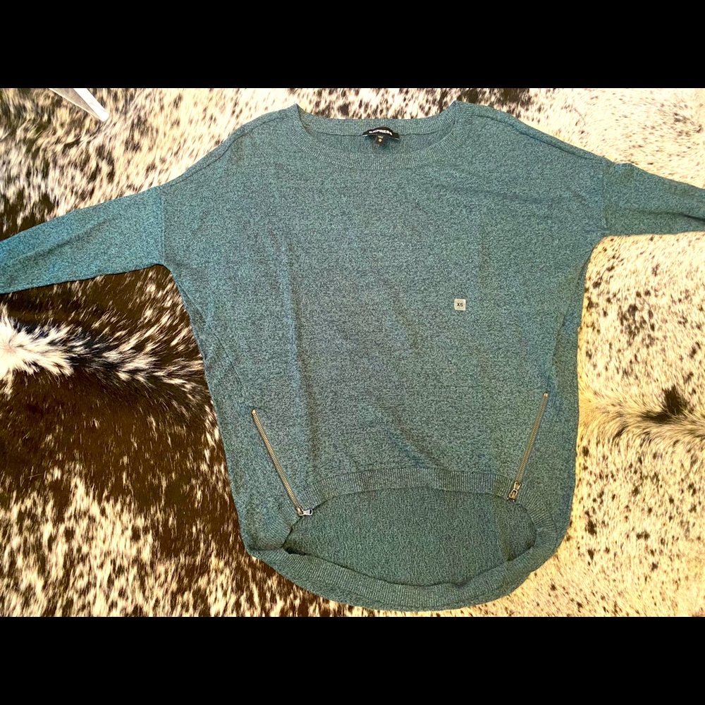 NWOT 3/4 sleeve light sweater with zippers